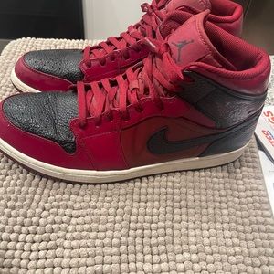 2017
Air Jordan 1 Mid 'Reverse Banned'